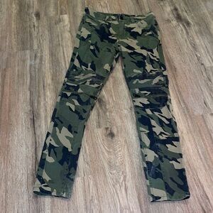 Guess Los Angeles Utility fit camouflage moto pants size - 28